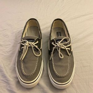 Sperry boat shoe, 10.5
Gray / White
(L15-61683)
Gently worn